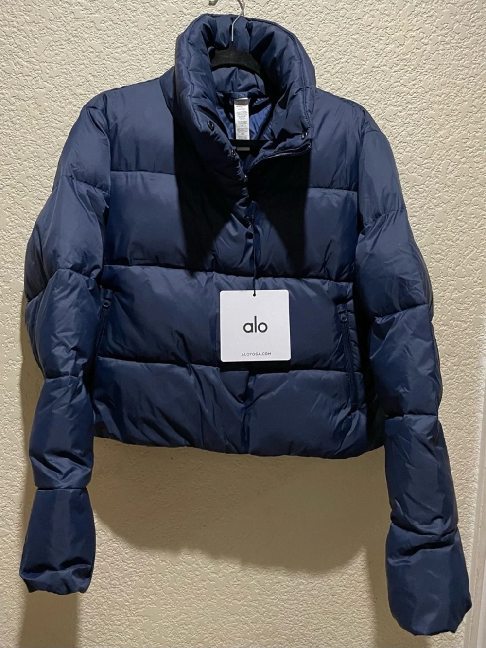 Alo Yoga NWT Gold Rush Puffer Jacket Navy Blue Size M